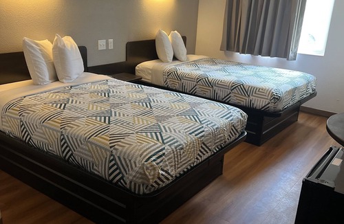 Florida Center Hotel | Motel 6 Orlando, FL - International Dr