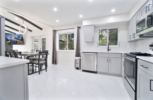 Casselberry House | Moxy Luxe - Charming 4-bedroom house with AC and WiFi in delightful Casselberry