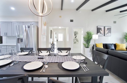 Casselberry House | Moxy Luxe - Charming 4-bedroom house with AC and WiFi in delightful Casselberry