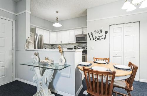 Lake Frederica Apartment | Near Disney Stylish 2BR with Pool