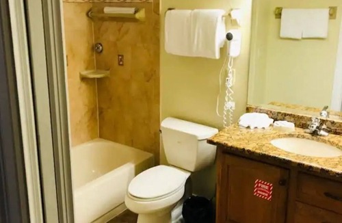 Kissimmee Resort | Near Theme Parks - 4 Night Minimum