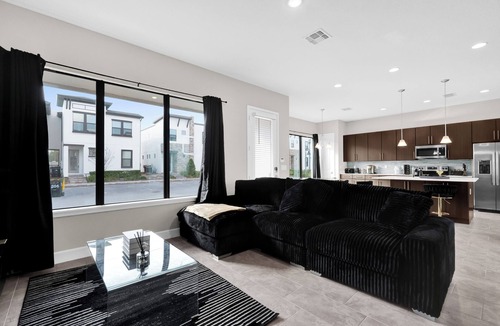 Loughman House | New Listing Discount! 15 Minutes to Disney! Large Community Pool + Private Pool!