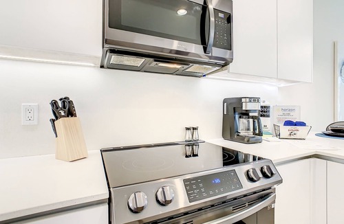 Clear Creek House | NEW Pool Villa Near Disney - 8 guests