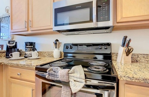 Calabay Parc Villa | NEW! Spacious 5BR Home w/Private Pool+Spa in Scenic Davenport Location