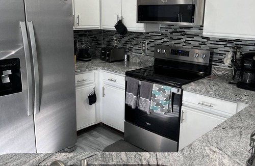 Holden-Paramore House | newly renovated, three-bed stylish town house walking distance to camping world