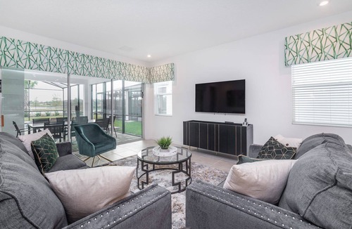 Southwest Orlando House | On Resort/Home Office/Private Pool and Spa/Surf Simulator/Wifi