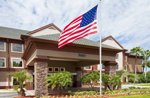 Airport North Condo | Only 1.5 Miles from Orlando International Airport + Outdoor Pool | 25 Minutes to Disney World