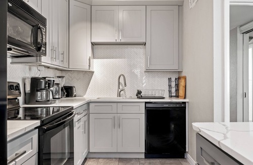 Englewood Park House | Orlando Airport Vacation Home Pet Friendly