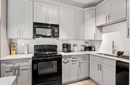 Englewood Park House | Orlando Airport Vacation Home Pet Friendly