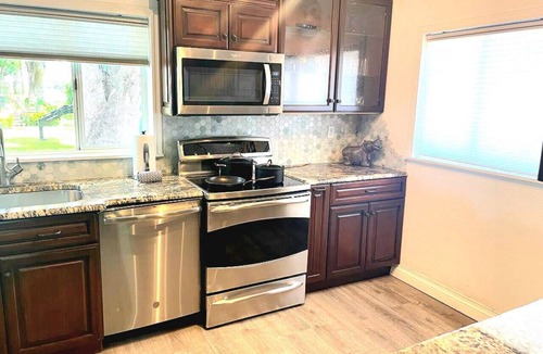 Northwest Orlando House | Orlando Lakefront clubhouse