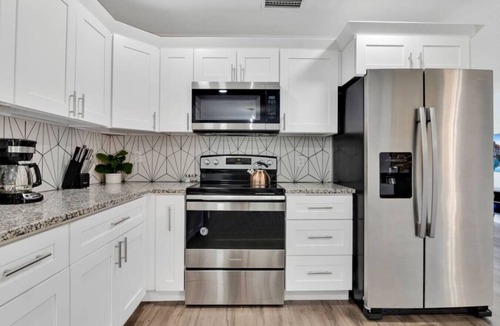 Englewood Park Apartment | Orlando Pool House Vacation Home | Pet Friendly