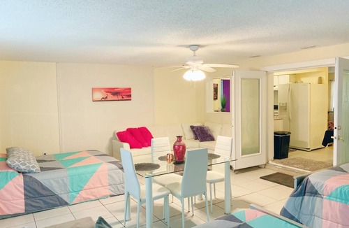 Malibu Groves House | PET FRIENDLY & CLOSE TO CAMPING/DOWNTOWN ORLANDO