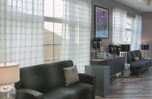 Airport North House | Pet-Friendly Stay – Comfortable Room Near the Airport | Pool | Free Shuttle