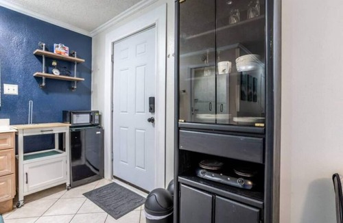 Dover Shores East House | Pet-Friendly Studio in Downtown Orlando Modern