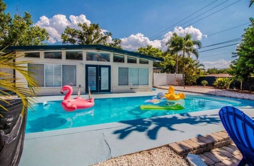 Dover Shores East House | Pet-Friendly Studio in Downtown Orlando Modern