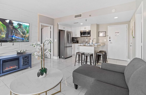 Florida Center Condo | Pool and lake view! Near Universal and I-Drive!