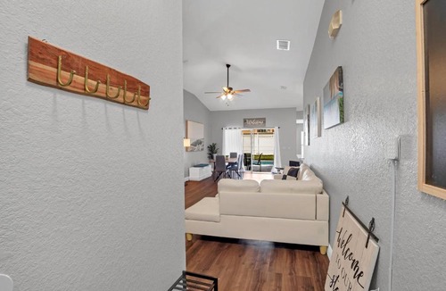 Loughman Villa | Pool Villa minutes from Disney with an Ice Cream Machine