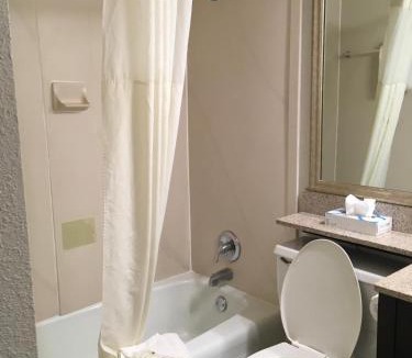 Fairview Shores Hotel | Quality Inn & Suites Winter Park Village Area