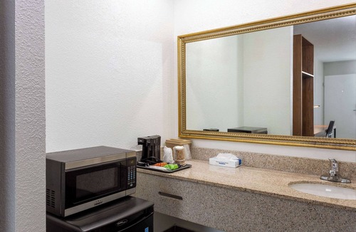 Altamonte Springs Hotel | Ramada by Wyndham Altamonte Springs Near I-4