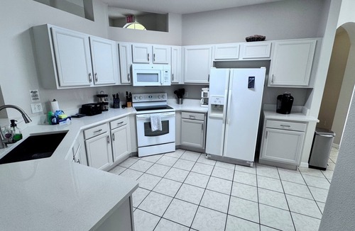 Florida Pines Villa | Relaxing 4Bed 3 Bath Villa with Hot Tub and Pool Table