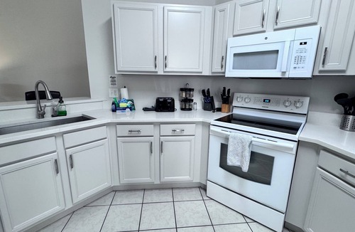 Florida Pines Villa | Relaxing 4Bed 3 Bath Villa with Hot Tub and Pool Table