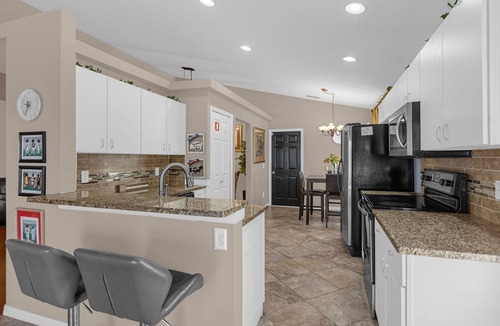 Florida Pines House | Relaxing Quiet Vacation Pool Home in Orlando FL.