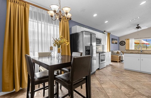 Florida Pines House | Relaxing Quiet Vacation Pool Home in Orlando FL.