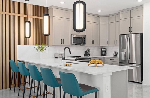 Florida Center House | Remarkable Retreat | International Drive villa w/magic theme BR, theater, pool