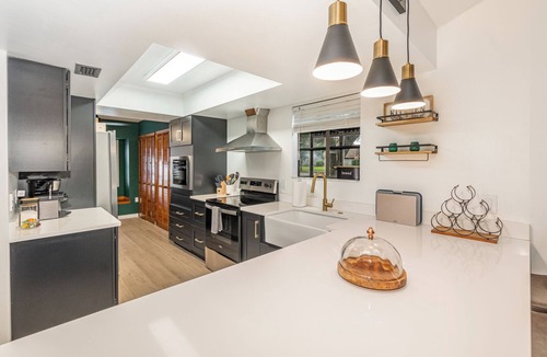 Lake Terrace House | Remodeled Downtown Orlando Oasis! Remodeled Home! Close to Disney, Universal!