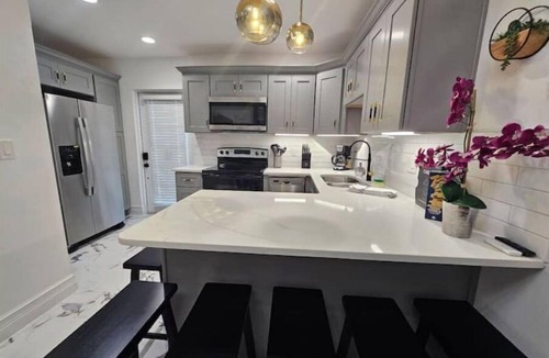 Lawsona - Fern Creek House | Renovated Comfy Downtown Orlando Duplex. Sleeps 8