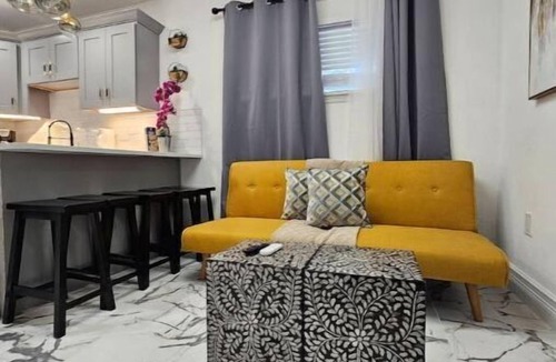 Lawsona - Fern Creek House | Renovated Comfy Downtown Orlando Duplex. Sleeps 8