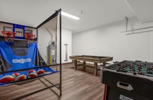 Loughman House | Resort Family Home w Pool Hot Tub and Games