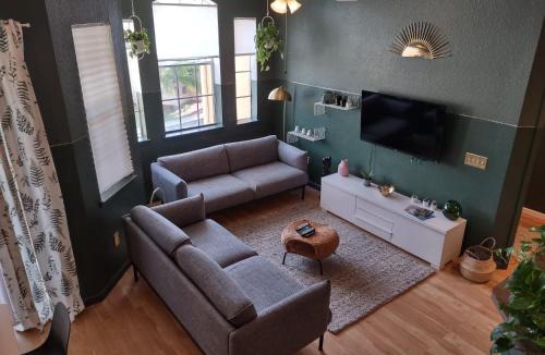 Loughman Resort | Revived Condo with Pool and 20 minutes from parks