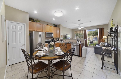 Crestwynd Bay House | Serenity - Family & Pet Friendly, 10 Minutes to Disney & Attractions