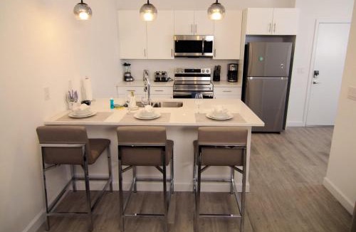 Loughman House | Serenity Townhouse Private Pool and Pet-Friendly