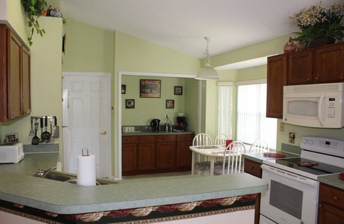 Pinewood Country Estates House | SOLAR HEATED POOL! minutes from Disney, Work from home in Florida!