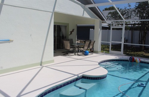 Pinewood Country Estates House | SOLAR HEATED POOL! minutes from Disney, Work from home in Florida!