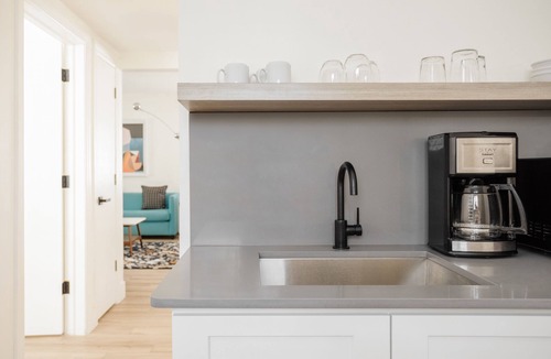 Lake Cherokee Apartment | Sonder Wellborn | Queen Suite+