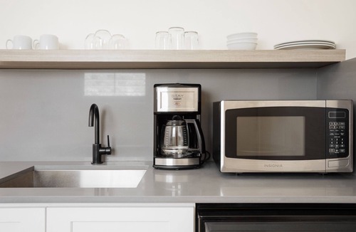 Lake Cherokee Apartment | Sonder Wellborn | Queen Suite+