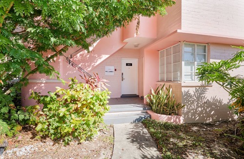 Lake Cherokee Apartment | Sonder Wellborn | Queen Suite+