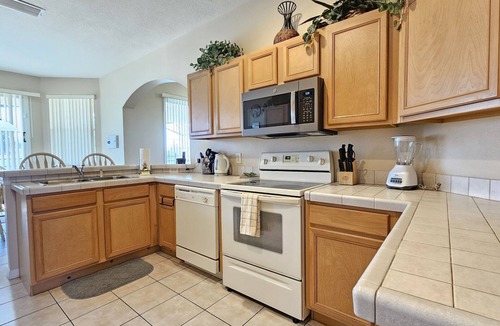 Calabay Parc House | South face Private spa and pool, game room, WiFi, washer/dryer, 11 miles to Disney