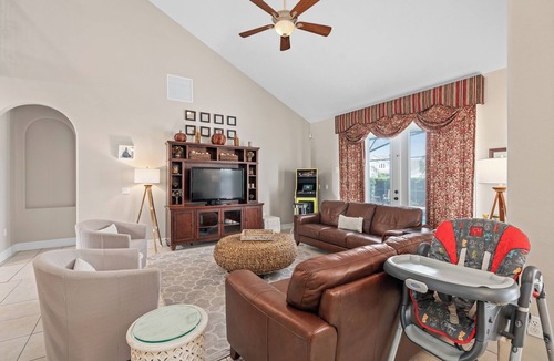 West Kissimmee House | South Facing Pool Hot Tub Themed Rooms Home Theater Swingset Splash Pad BBQ