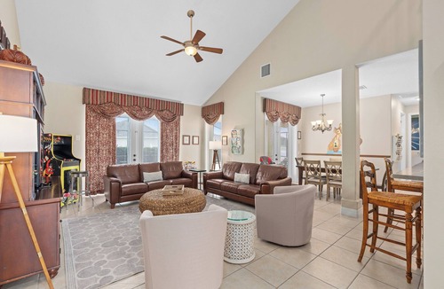 West Kissimmee House | South Facing Pool Hot Tub Themed Rooms Home Theater Swingset Splash Pad BBQ