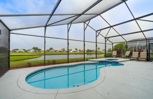 Crescent Lakes House | South Facing Private Pool with Lake View & Spa - Quiet Vacation Area - Family Friendly