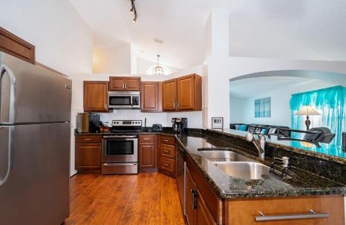 Crescent Lakes House | South Facing Private Pool with Lake View & Spa - Quiet Vacation Area - Family Friendly