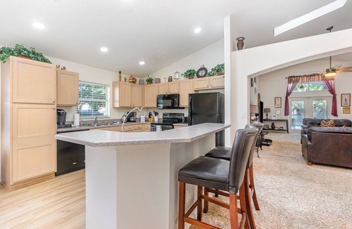 Orange Tree House | Spacious 5BR Villa w/South-Facing Pool, Spa & Game Room Near Disney