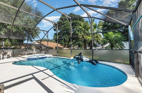 Orange Tree House | Spacious 5BR Villa w/South-Facing Pool, Spa & Game Room Near Disney