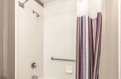 Orlando Hotel | Spacious Suite w/Pet-Friendly Policy & Outdoor Pool – Near Attractions