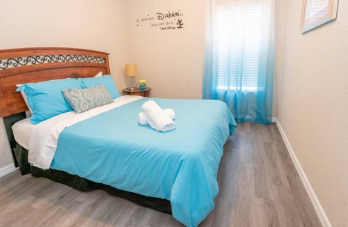Kissimmee House | Spacious w. King bed RESORT community/Pool & Gym!!