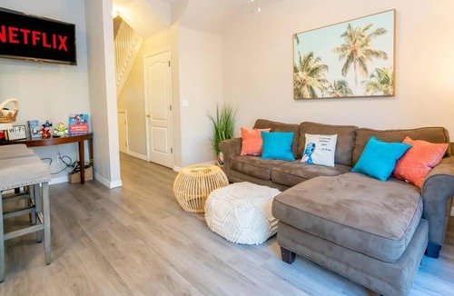 Kissimmee House | Spacious w. King bed RESORT community/Pool & Gym!!
